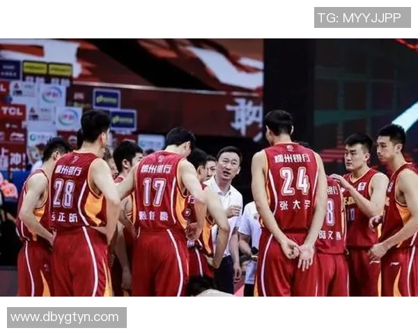 刘铮的奋斗人生与篮球梦想如何在赛场与生活中交织成辉